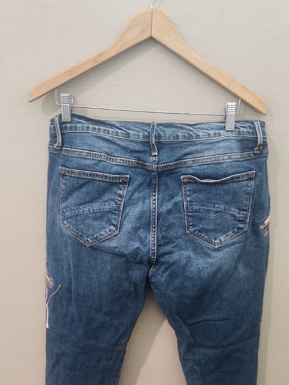 Driftwood Jackie Embroided Jeans Size 32 - Picture 6 of 16
